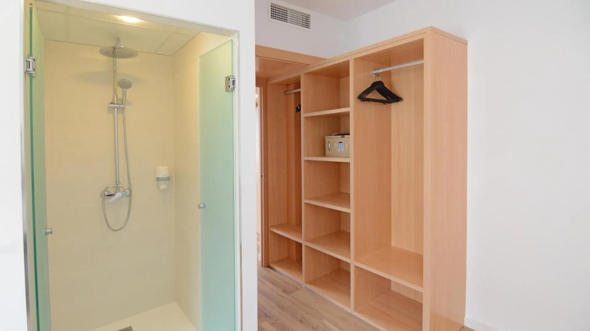 아파트호텔 Apartamentos Playa Sol Es Cana 스페인