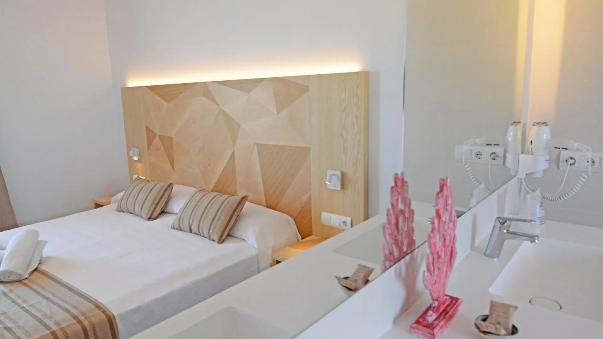 Apartamentos Playa Sol Es Canar  Es Canar (Ibiza)