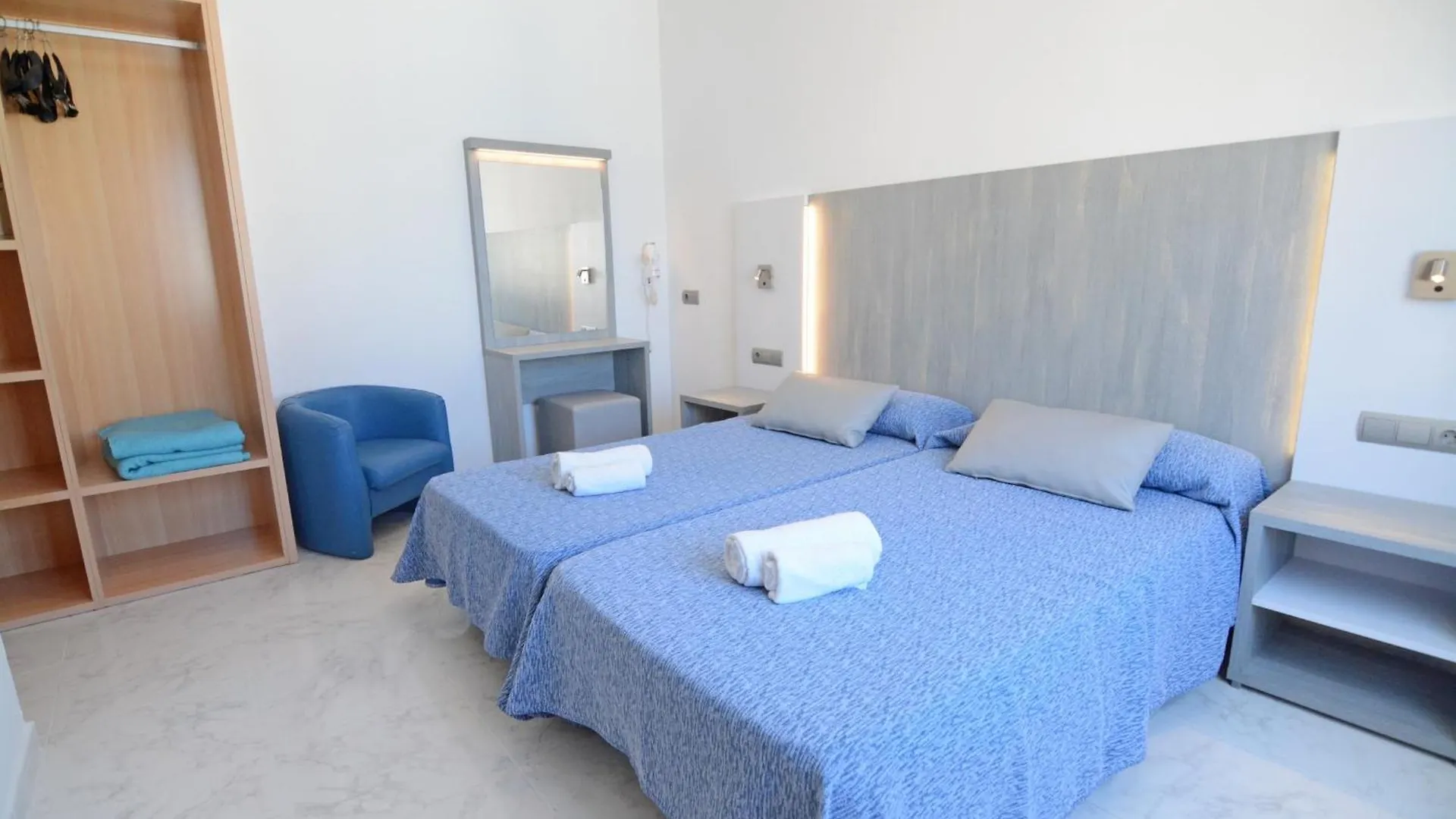 Apartamentos Playa Sol Es Canar  0*, Es Canar (Ibiza) Spain