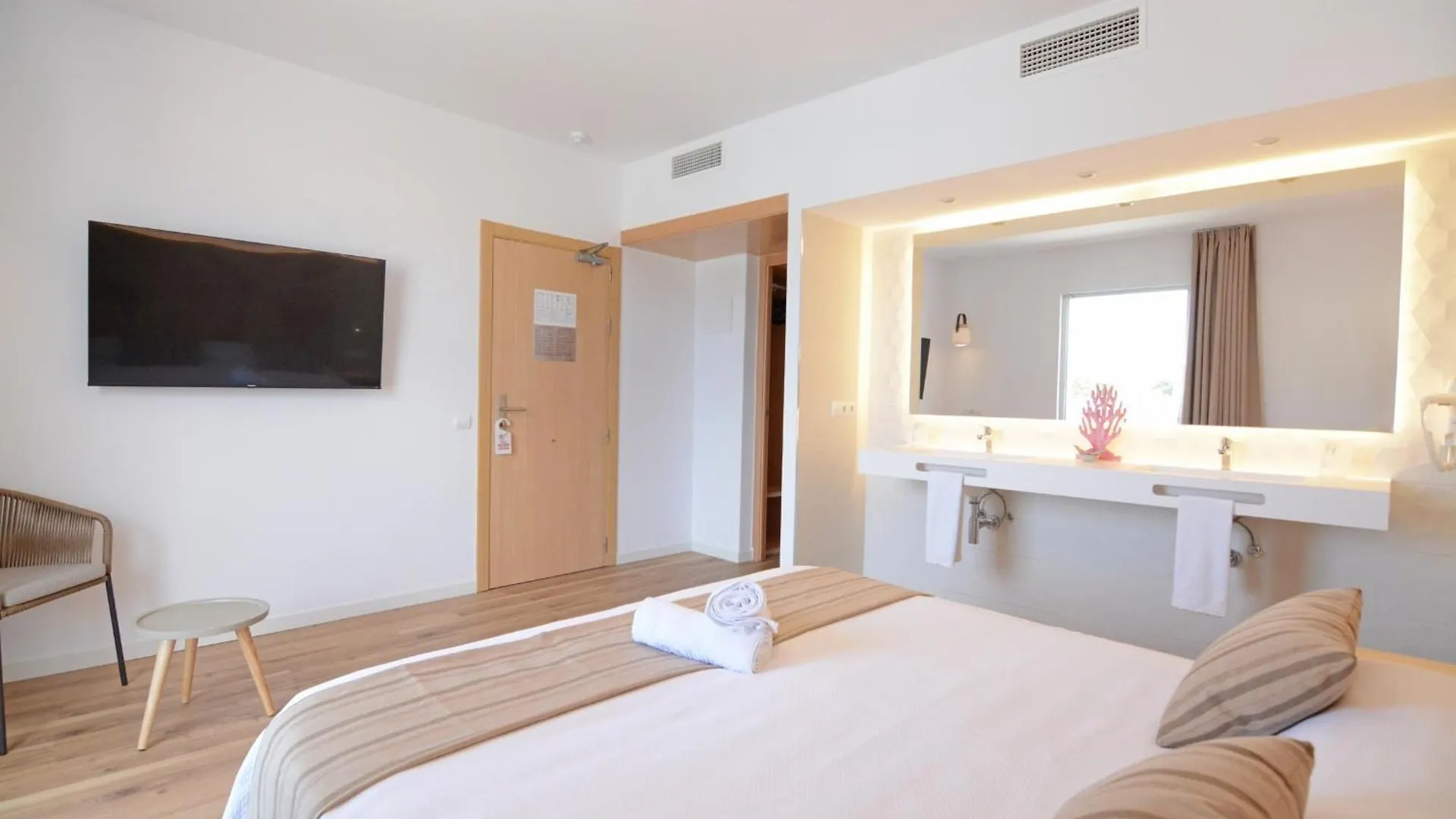 Apartamentos Playa Sol Es Canar  Es Canar (Ibiza)