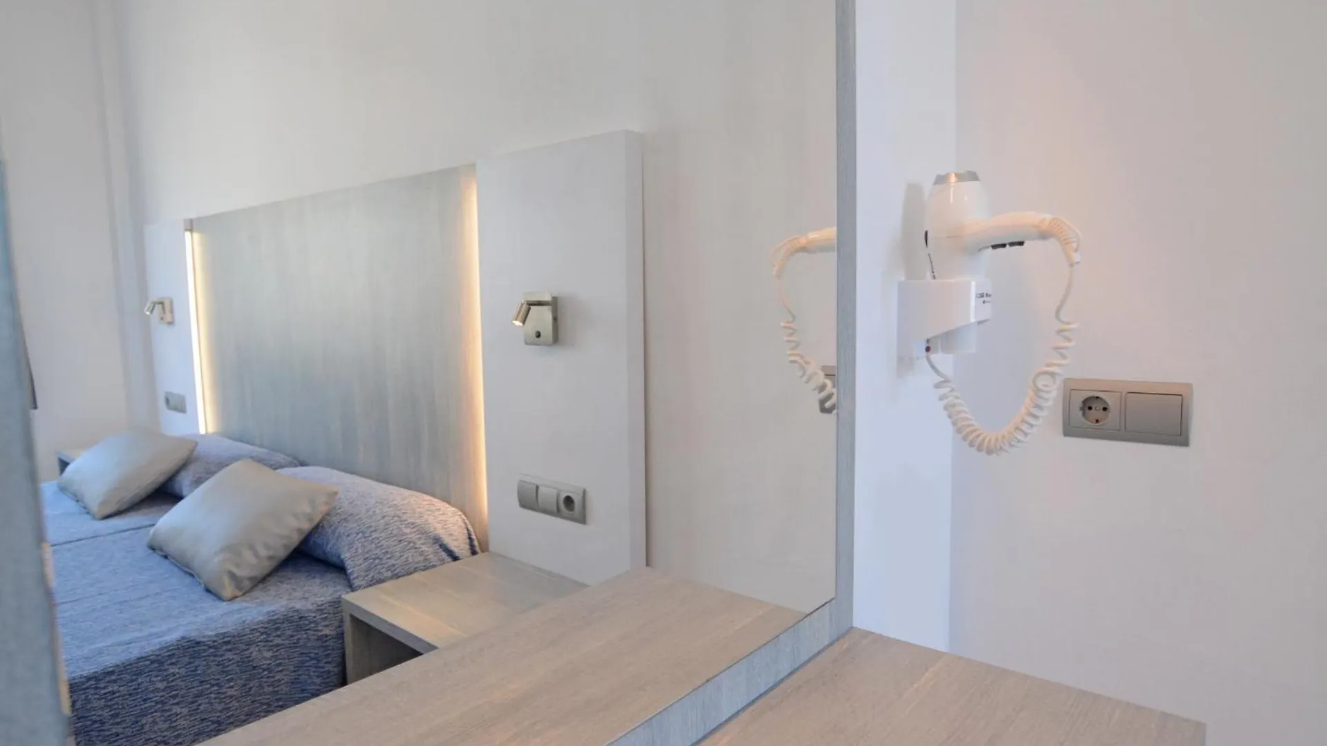 Apartamentos Playa Sol Es Canar  Spain